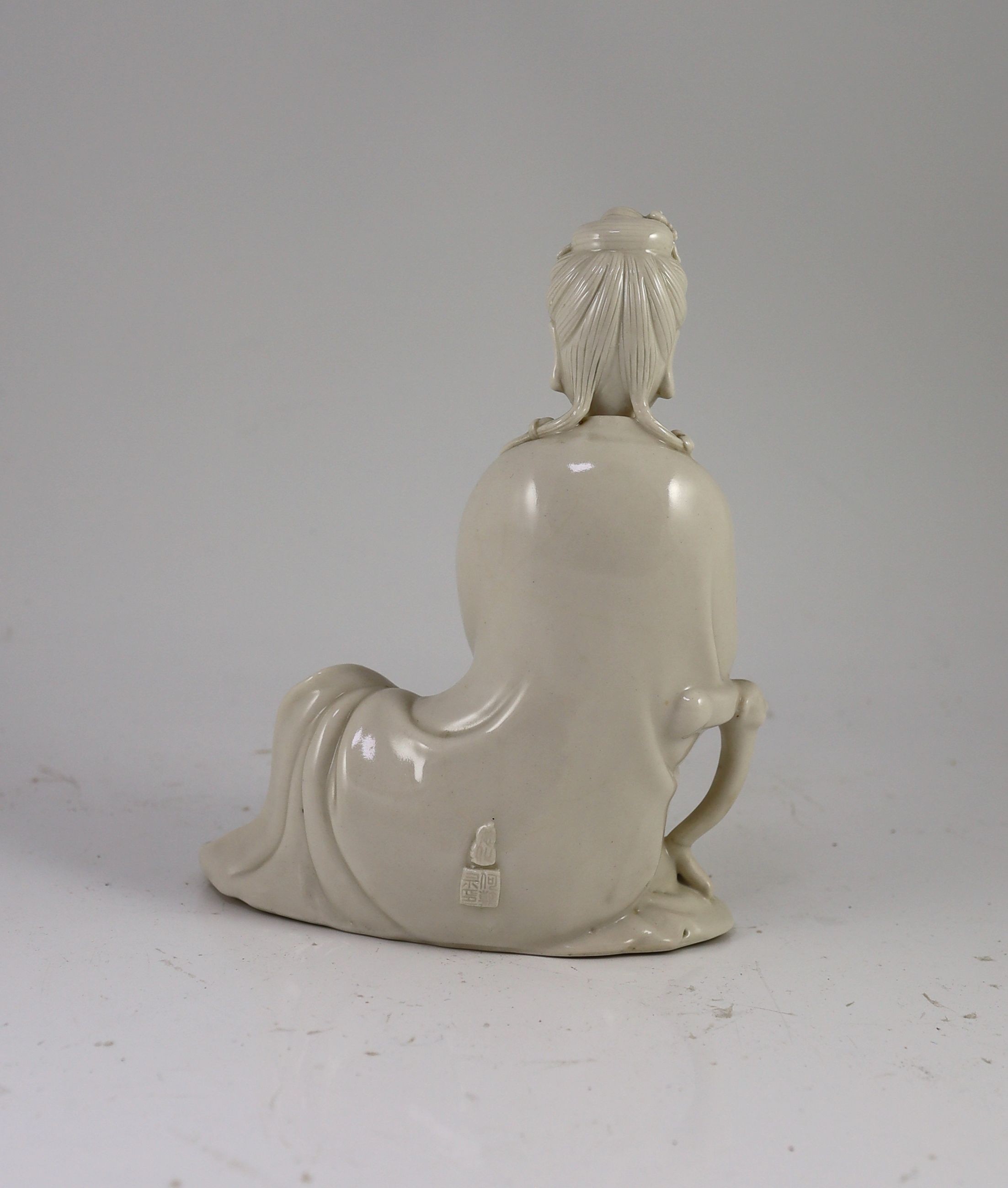 A Chinese blanc-de-chine seated figure of Guanyin, Dehua kilns, 19th/20th century, 21cm high